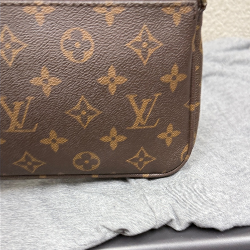 source Unknown Monogram Brown Pochette Chain Wris… - image 9